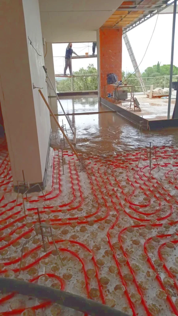 Aplicación de morteros autonivelante y anhidrita en suelo por epoxtan