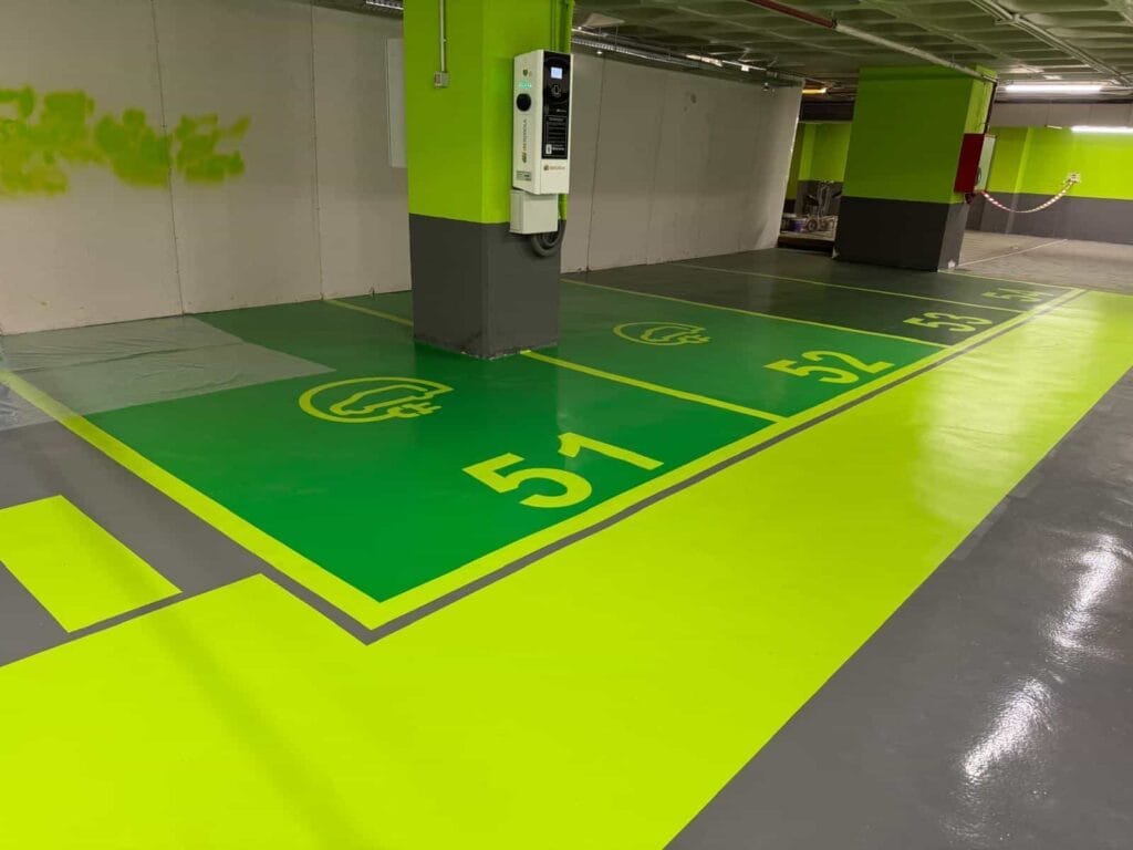 Marcaje y reparación de suelos de aparcamientos en interiores