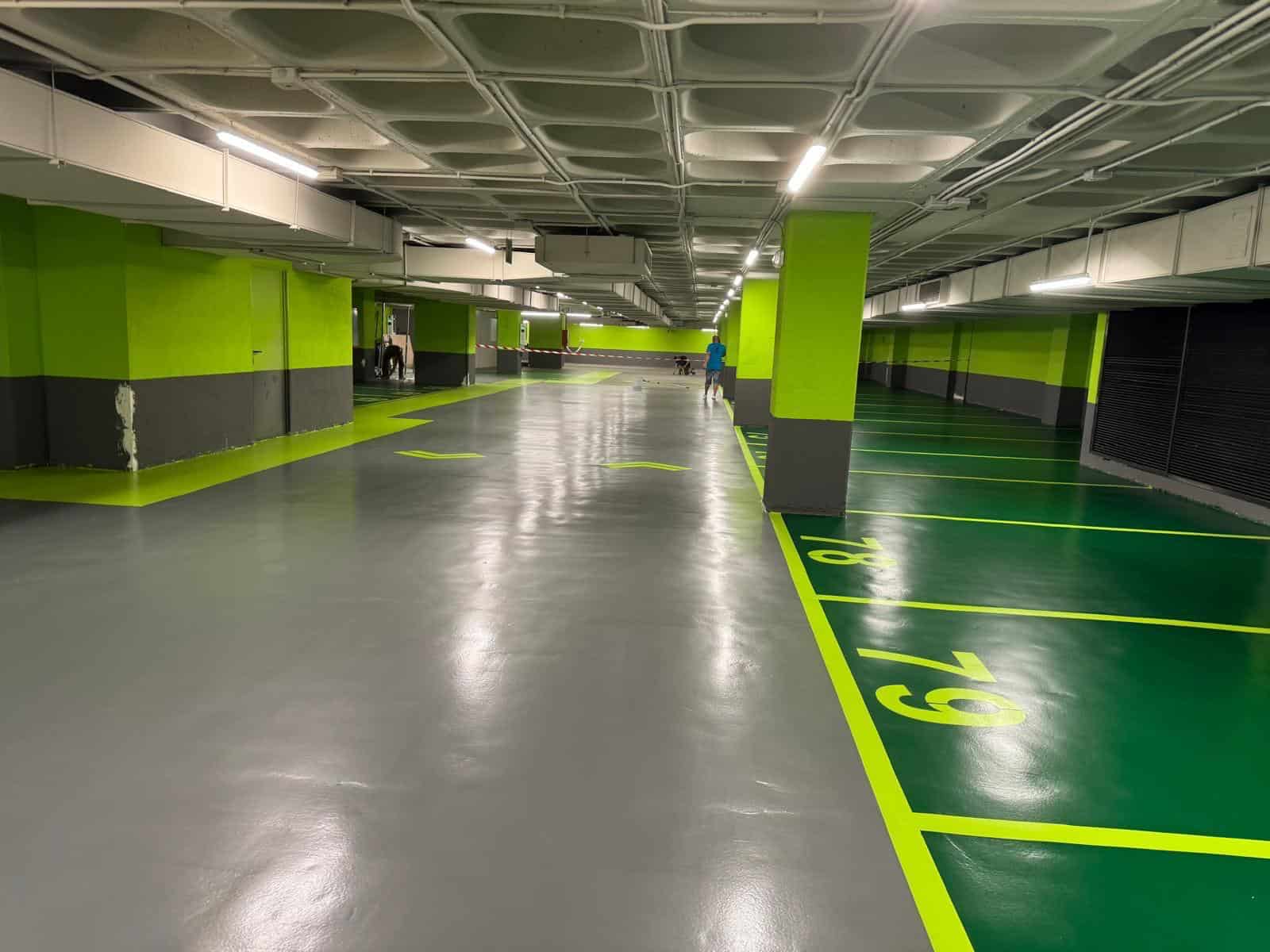 Aparcamientos marcados y mantenidos con servicios de epoxtan pavimentos y solados.