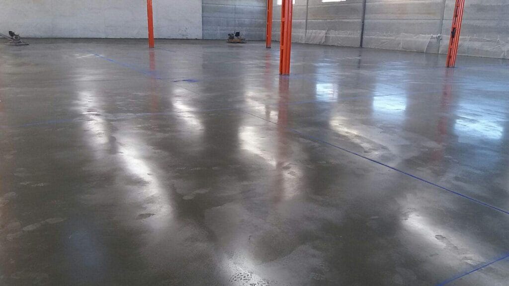 Pavimento de hormigón pulido para naves tratamiento de silicato de litio