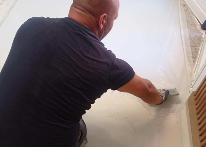 Mantenimiento de suelos en interiores con resina epoxi por epoxtan